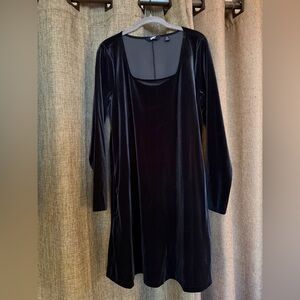 Elegant Midnight Blue Velvet Dress